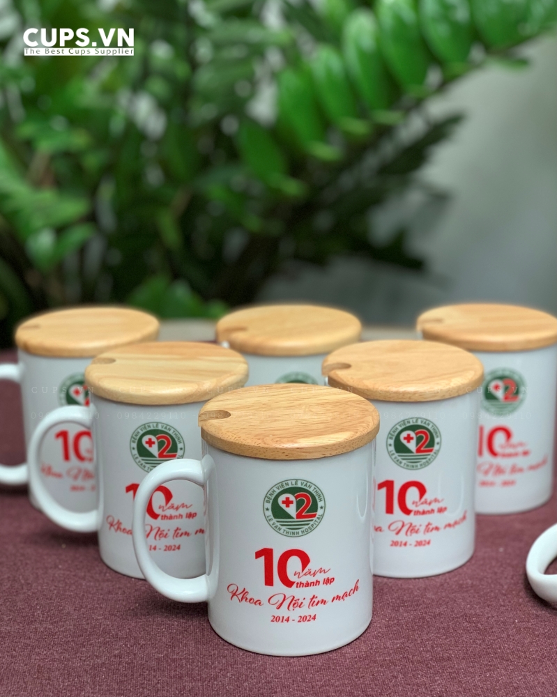 Ly sứ in logo kỉ niệm 10 năm