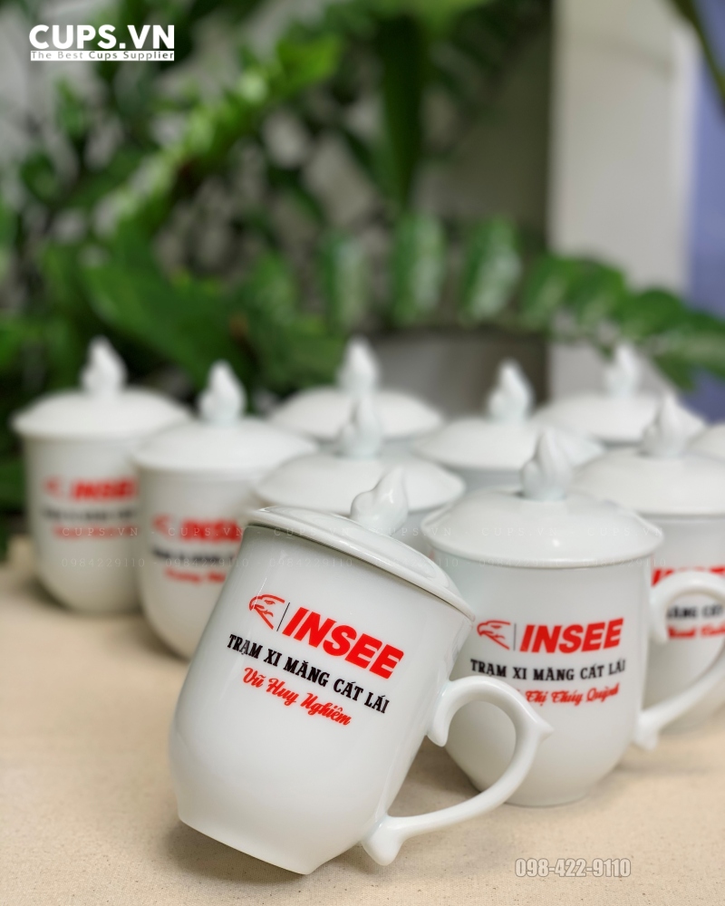 Ly sứ in tên nhân viên - quà tặng ý nghĩa cho mọi người