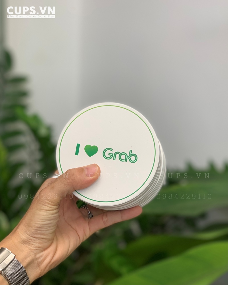 Thiết kế theo yêu cầu: mỗi chiếc lót ly mang đúng nhận diện thương hiệu Grab.