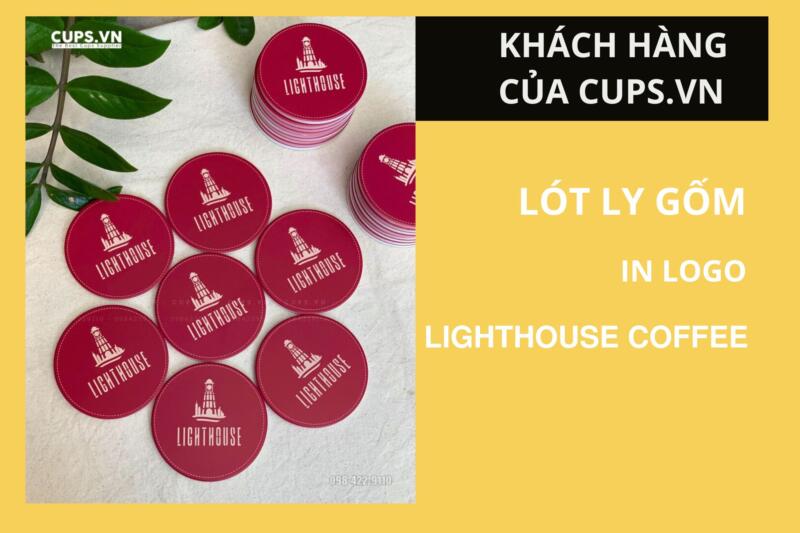 Lót ly gốm in logo độc quyền cho quán cà phê Lighthouse Đà Nẵng – thiết kế tinh tế, thấm hút tốt và bền đẹp, mang lại trải nghiệm chuyên nghiệp cho khách hàng.