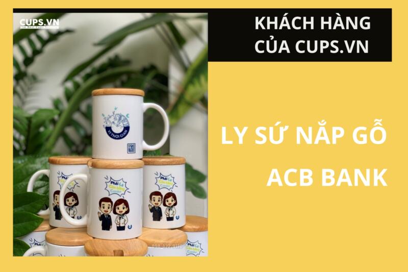 Ly sứ nắp gỗ in logo ngân hàng ACB Bank được Cups.vn thực hiện độc quyền cho chiến dịch quà tặng doanh nghiệp. Sản phẩm mang phong cách hiện đại, thân thiện môi trường và thể hiện đẳng cấp thương hiệu ngân hàng hàng đầu Việt Nam.